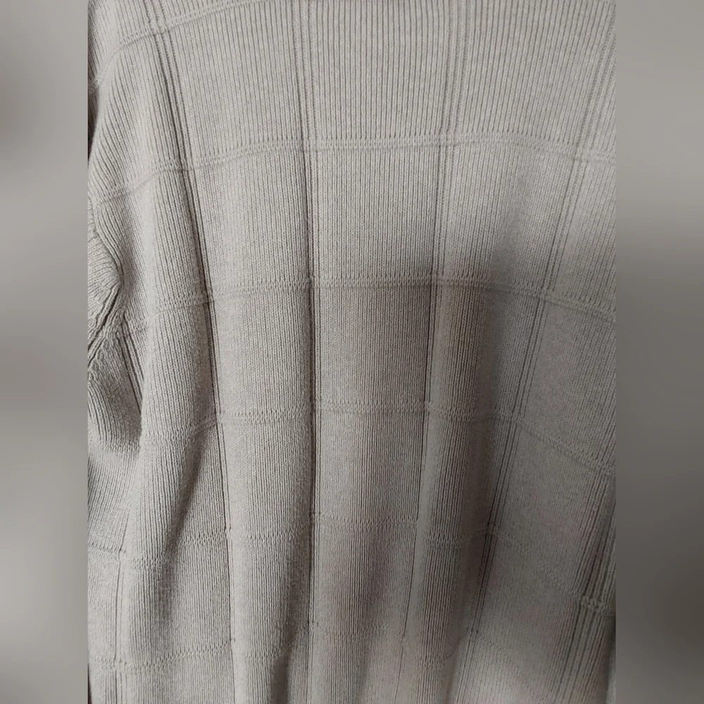 Arrow Sweater, Men's Size Large Cream Color Arrow Sweater - Picture 3 of 4